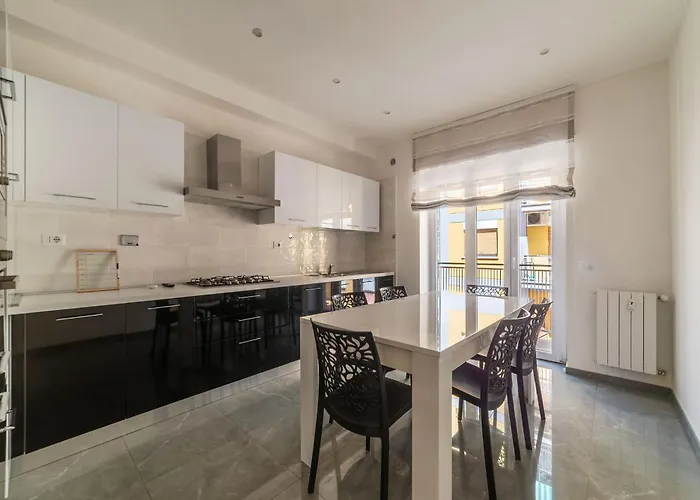 Joivy Delightful 3-Bed Flat With Balcony