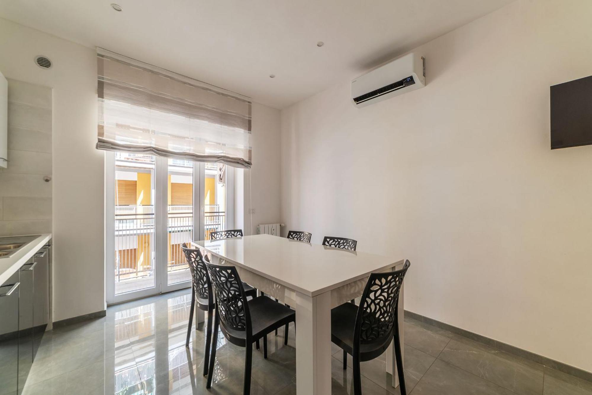 Joivy Delightful 3-bed Flat With Balcony Appartamento *