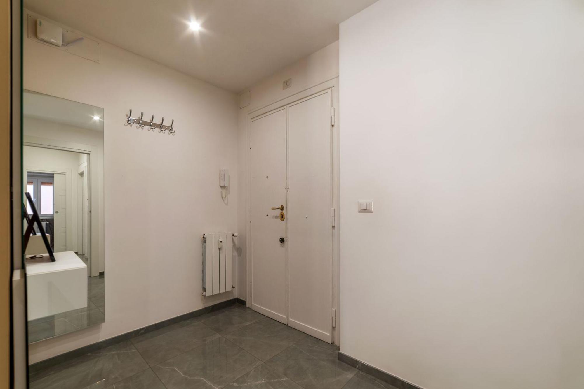 Joivy Delightful 3-bed Flat With Balcony