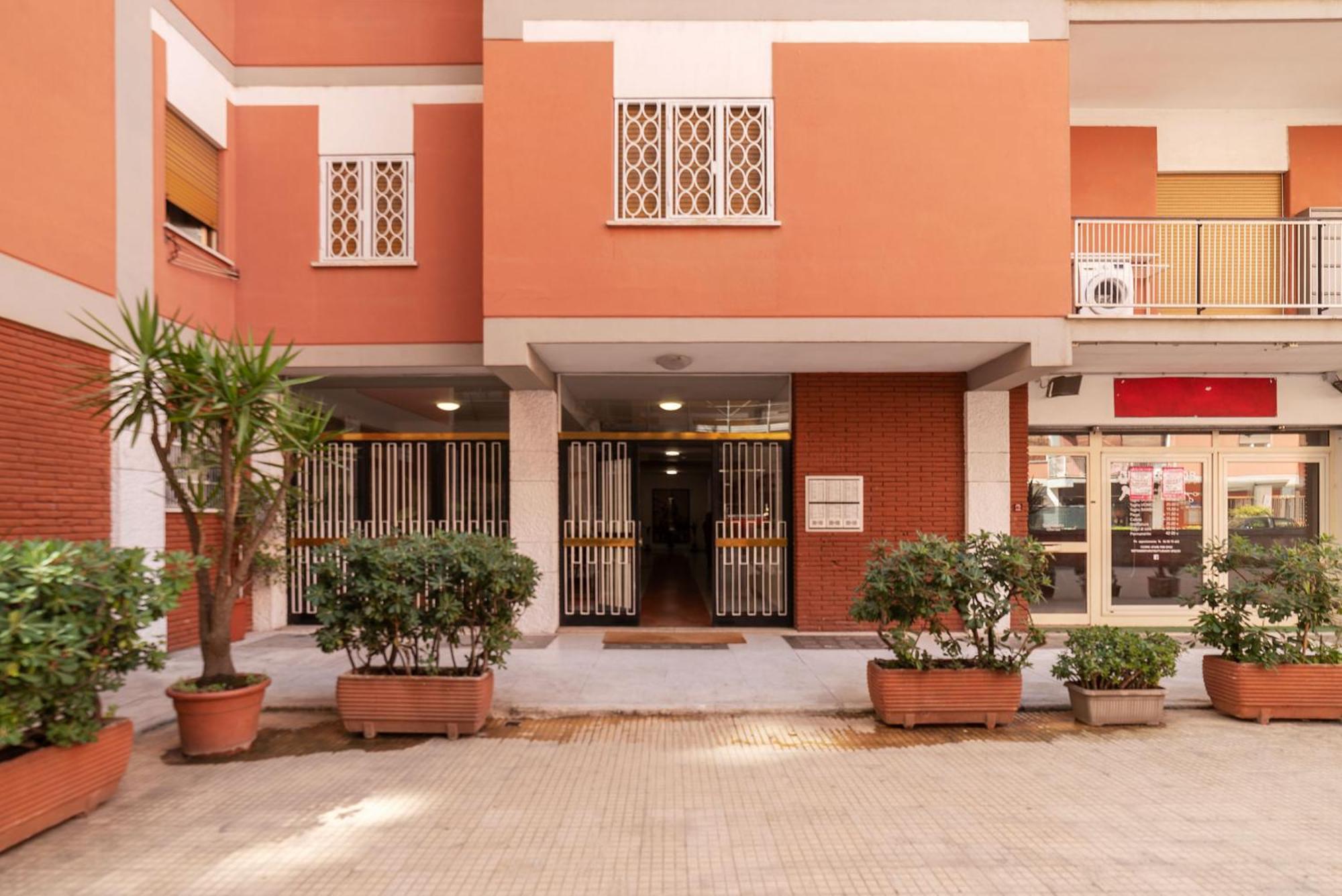 Joivy Delightful 3-bed Flat With Balcony Appartamento