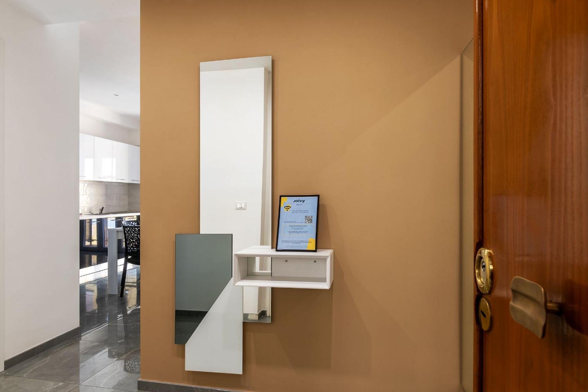 Apartamento Joivy Delightful 3-bed Flat With Balcony Roma